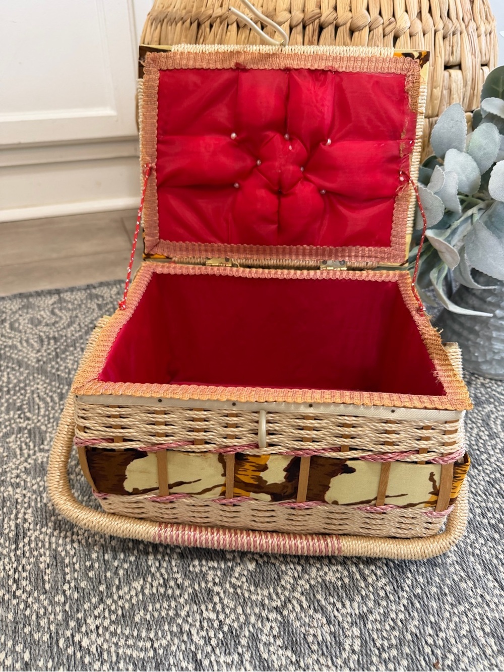 Vintage Handwoven Natural Wicker Sewing Basket Tree Branch Brown & Cream Pattern - Picture 7 of 9